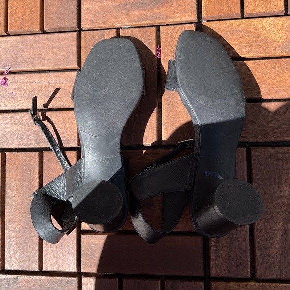 J Bloom heels: like new, leather, black, size 6.5 - Picture 3 of 3
